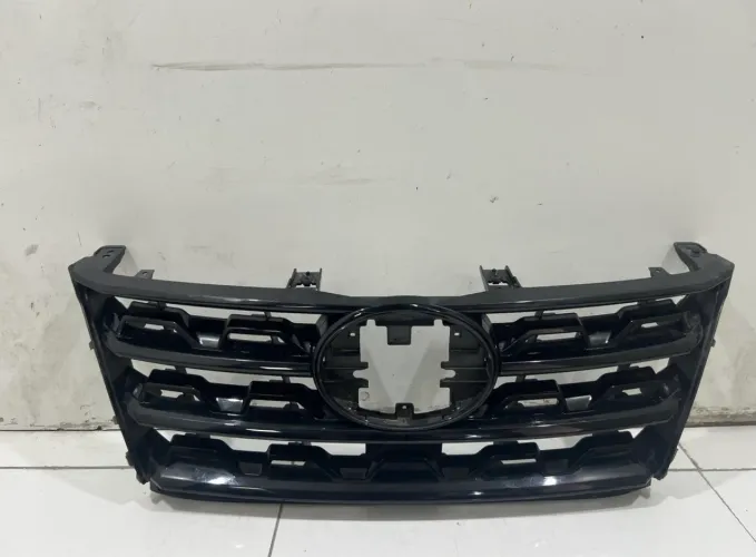Grade frontal Toyota Hilux 2021 a 2024