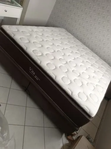 Cama super king com colchão molas ensacadas confortável 