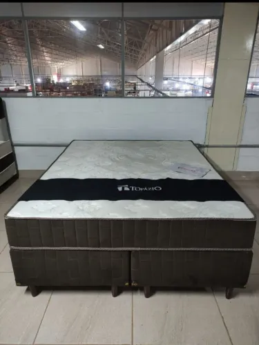 Cama Queen box e colchão 