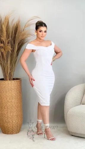 Vestido tubinho branco minimalista ombro a ombro