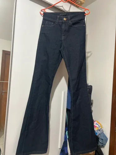 Calça jeans modelo flare TAM 34