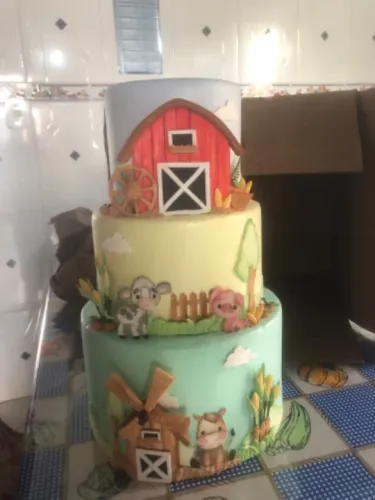 Bolo fake fazendinha 