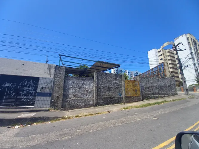 ALUGO TERRENO com 450 METROS ² - ESQUINA NA AV. JOÂO PESSOA - PARANGABA