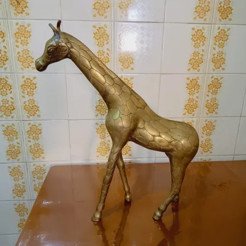 Girafa decorativa em bronze