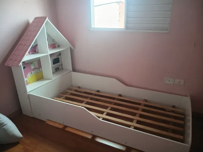 Vendo cama de criança e guarda roupa por 500,00