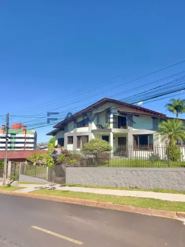CASA DE ALTO PADRÃO EM UM LOTE COM MAIS DE 1100M² - CA596