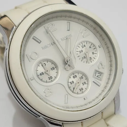 Relógio Michael kors branco em aço inox emborrachado  analógico ponteiros