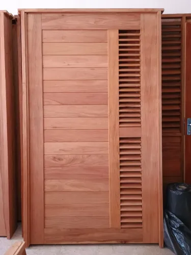 PORTA PIVOTANTE EM MADEIRA - Valor à vista