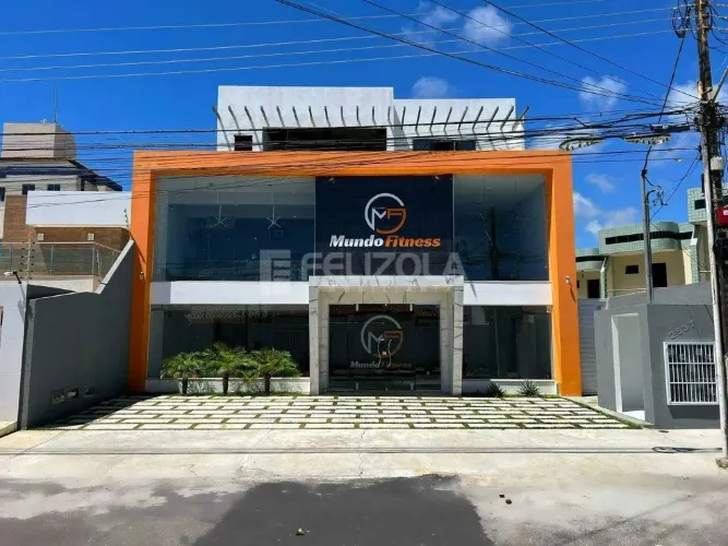Casa Comercial à venda no Bairro Coroa do Meio - - 7 quartos, 2 suítes,