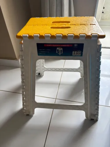 Banquinho. de plástico