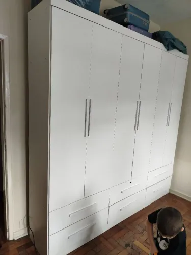 Guarda-roupa apenas 380