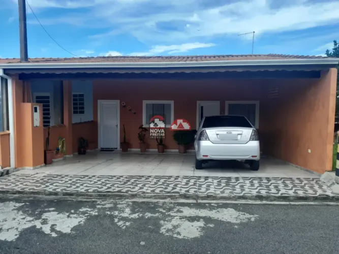 Casa à venda no Condomínio Bosque das Aroeiras em Jacareí