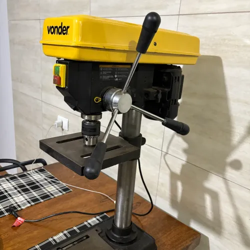 Furadeira de bancada vonder bem nova