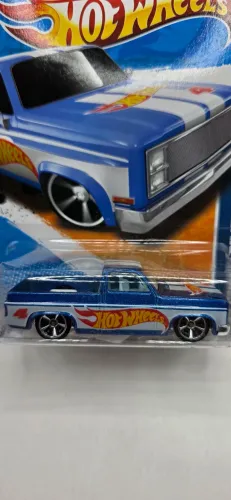 Hot Wheels HW RACING 11 '83 Chevy Silverado