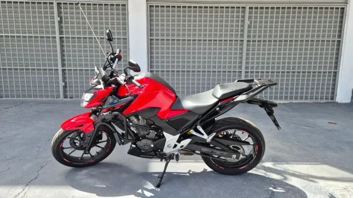 Cb300f moto