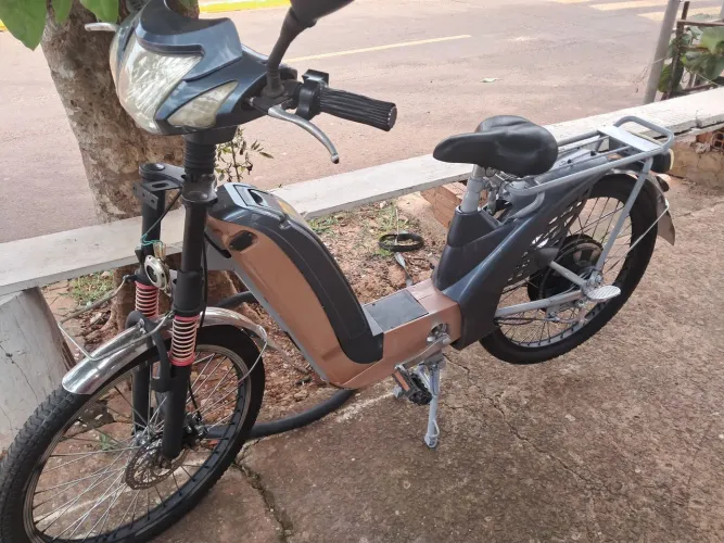 Vende se trocar a bateria 1900 a bateria está fraca