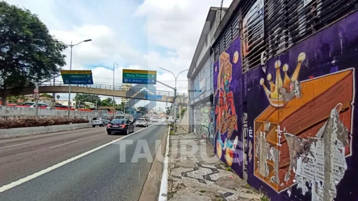 Galpão para comprar com, 6 vagas, 158m², em Moema, São Paulo-SP.