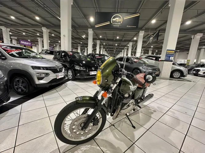 TRIUMPH THRUXTON