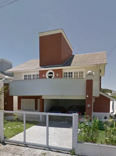 Casa em condomínio à venda na Cachoeira do Bom Jesus.