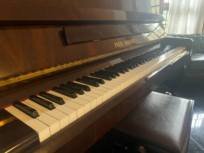 PIANO FRITZ DOBBERT - EXCELENTE ESTADO DE CONSERVAÇÃO + BANQUETA