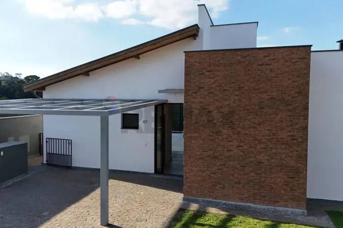 Casa em Condomínio Venda com 3 suítes