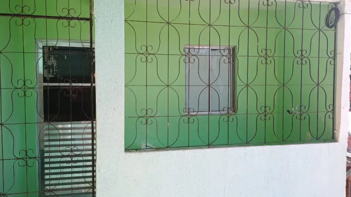 Aluga-se Casa