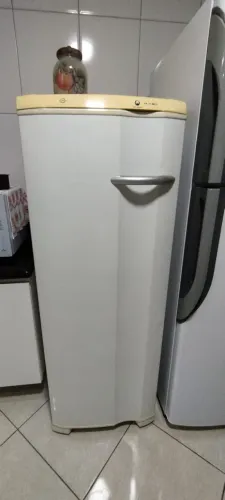 Freezer Electrolux FE22 173L - 5 gavetas grandes + parte de cima - Em ótimas condições
