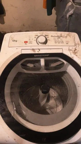 MÁQUINA DE LAVAR COM DEFEITO