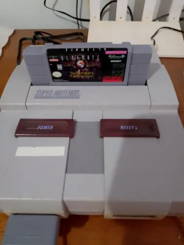 Super Nintendo + Ultimate Mortal Kombat 3 + 2 controles
