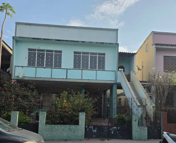 CASA COMERCIAL AMPLA DISPONÍVEL PARA LOCAÇÃO OU VENDA NO CENTRO DE BELFORD ROXO- RJ -