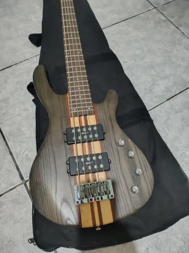 Baixo Eagle AGB 5000