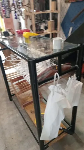 Balcão tubular c/ vidro para loja -RETIRADA TIJUCA