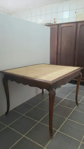 Mesa Madeira modelo Luis XV