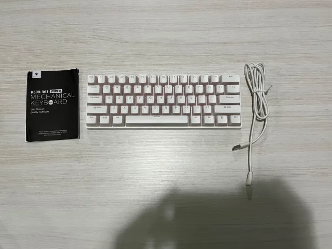 Teclado mecânico gamer machenike k500 b61 + kit Keycaps pudding brancas