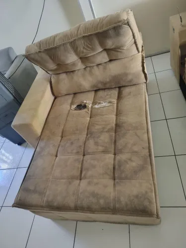 Limpeza de sofá, cadeiras, poltrona, estofados em etc..