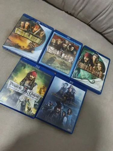 Coleção Blu-ray Pirat. do Caribe 1 a 5 (Discos 1 e 3 LACRADOS)