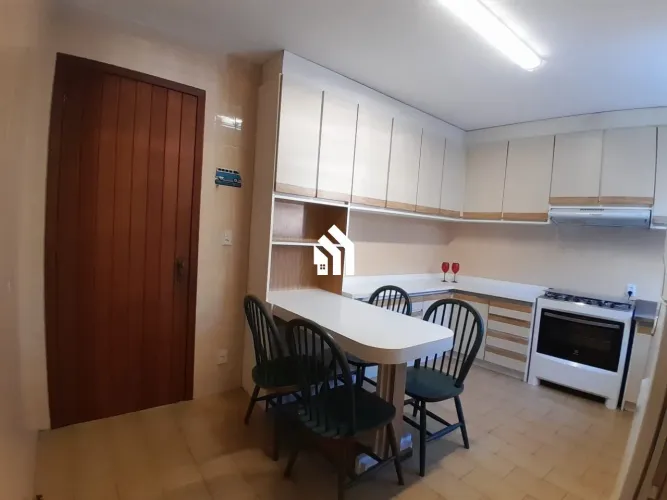 Casa mobiliada, com 03 dormitórios e 01 suíte no centro de Itajaí