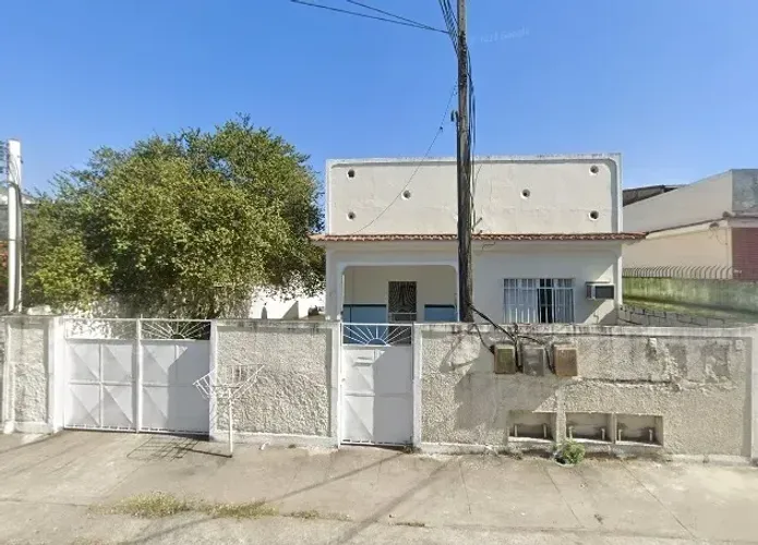 Casa de 3 quartos, varanda, vaga até 5 carros - Trindade - São Gonaçalo - RJ