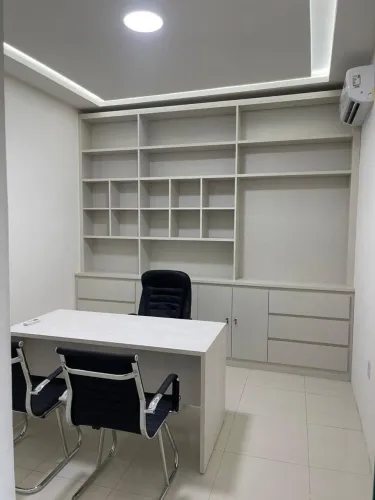 ALUGA-SE ESCRITÓRIO MOBILIADO!