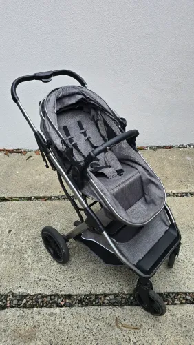 Carrinho Moisés/Passeio Galzerano para bebê