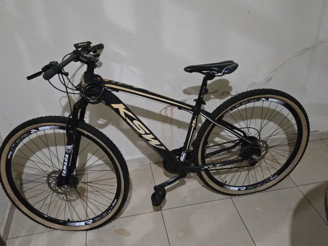 Bicicleta marca KSW, aro 29, usada