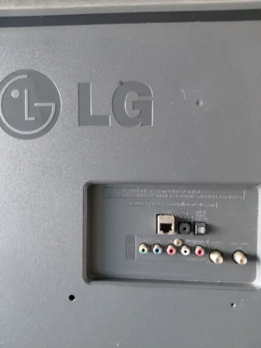 Vendo TV LG modelo 42LB5800 45 Polegadas para peças.