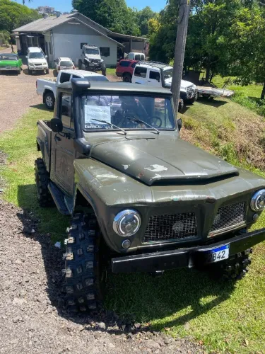 Ford F-75 4X4 2.3 1977