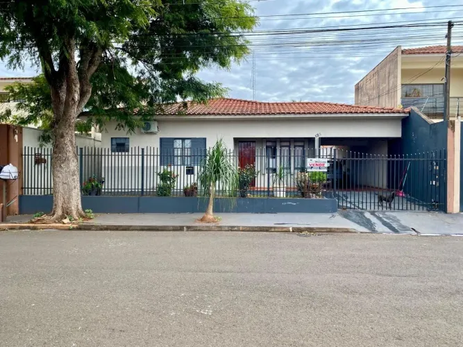 Venda - Residência no Jardim América em Maringá