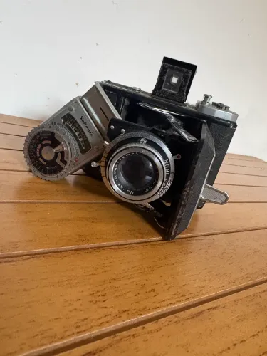 Câmera Antiga Zeiss Ikon + Fotômetro Sekonic