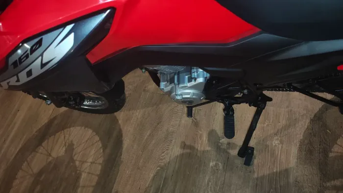 Moto um pneu zero nada para fazer só a revisão de 12.000 tá na garantia proprietário