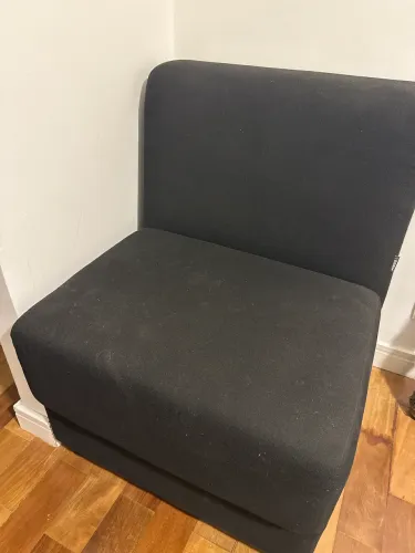 1 Sofá preto + 1 poltrona preta