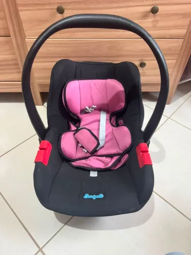Vende-se cadeirinha