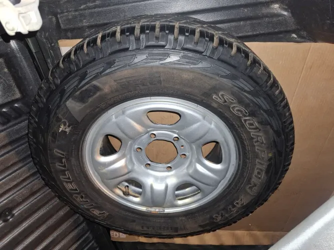 Pneu pirelli Scorpions 245/70 16