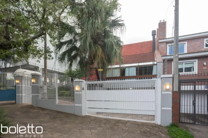 Casa com piscina no Chácara das Pedras